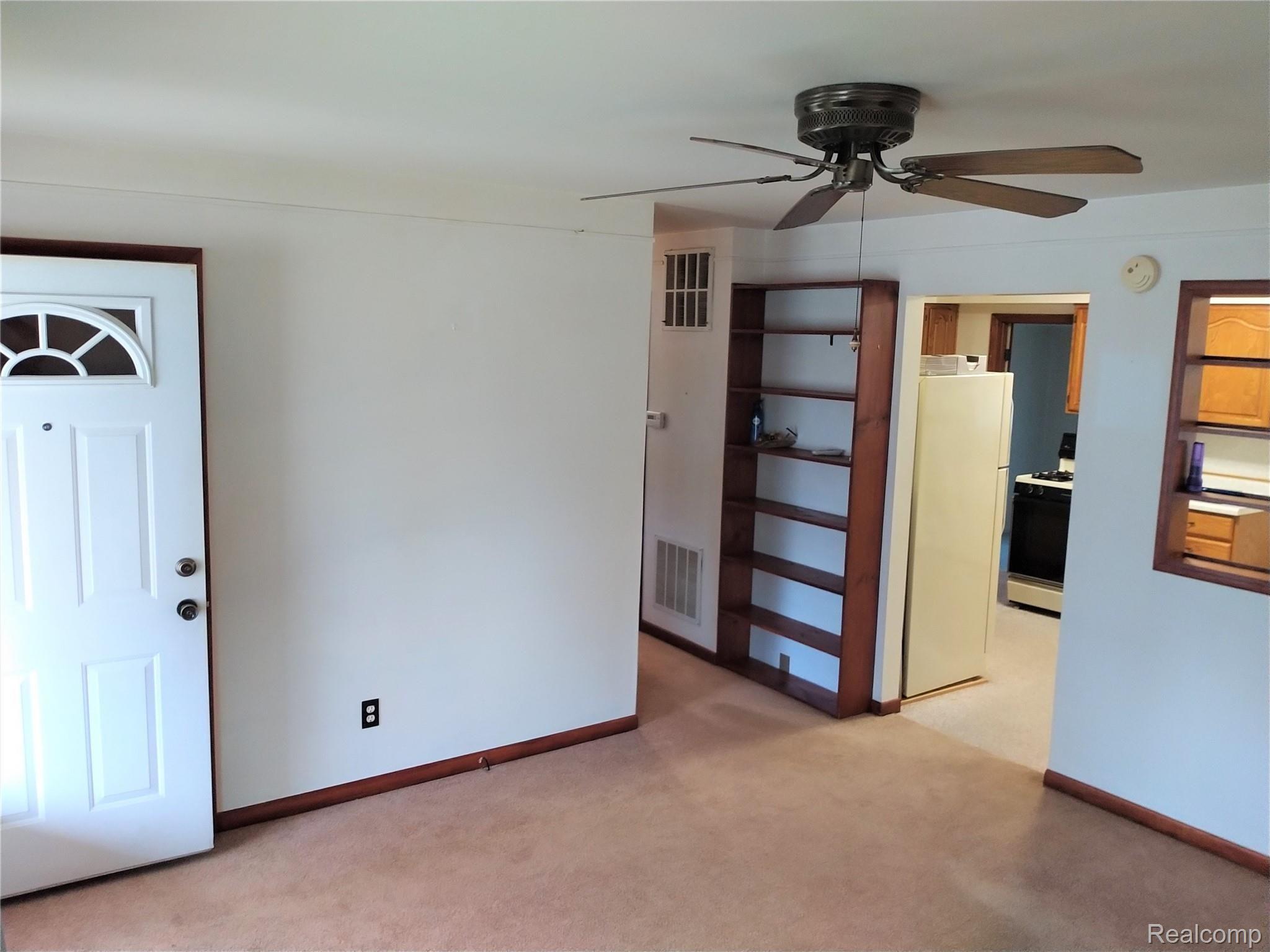 Living Room Pic1.jpg
