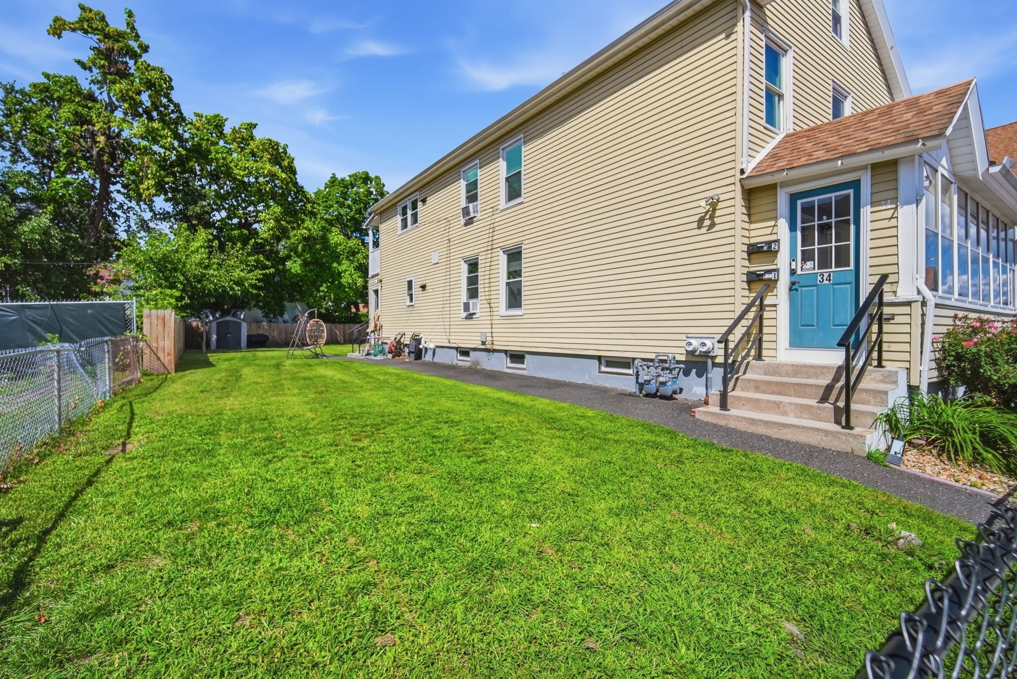 34 Ashley Street Springfield, MA 01105 - Photo 5 of 37 Gallery Image 5