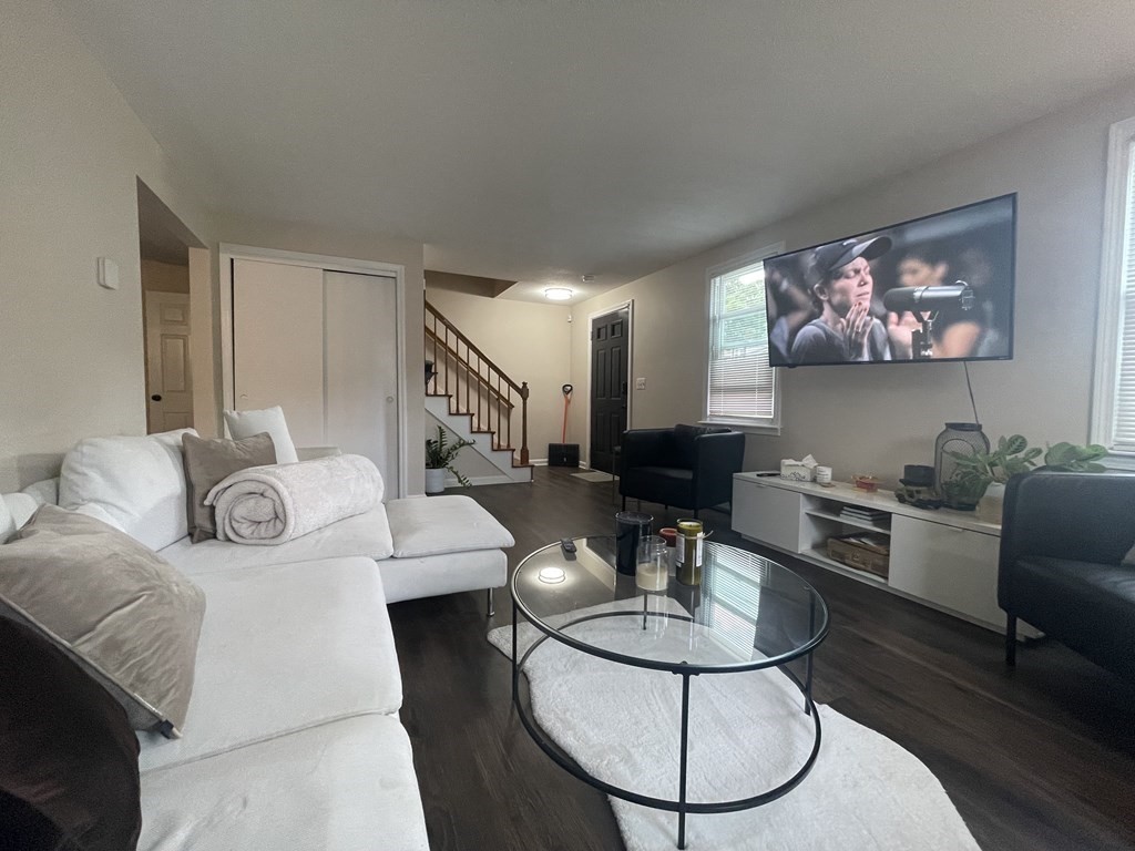 260 Massasoit Road Worcester, MA 01604 - Photo 3 of 30 Gallery Image 3