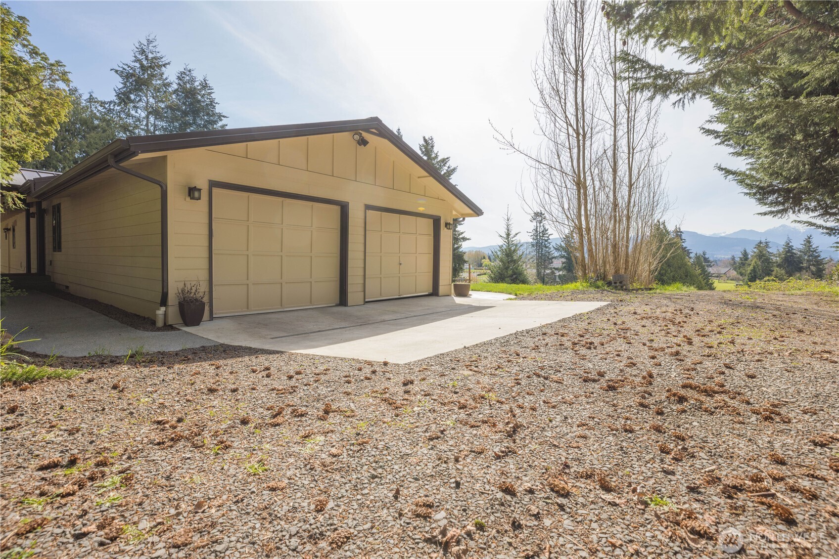 254 Simpson Road Sequim, WA 98382 - Photo 22 of 40 a backyard of a house