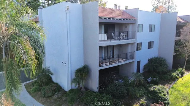 $2,000 | 242 East Fern Avenue, Unit 103, Redlands, CA 92373