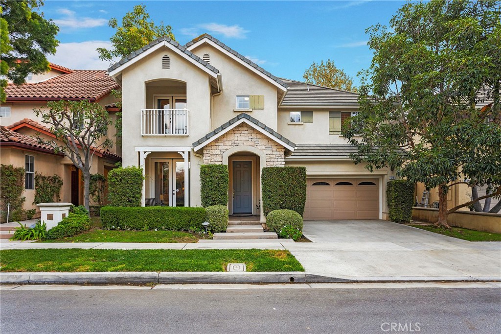 28 Rosenblum Irvine, CA 92602 - Photo 1 of 25 a front view of a house with a yard and garage
