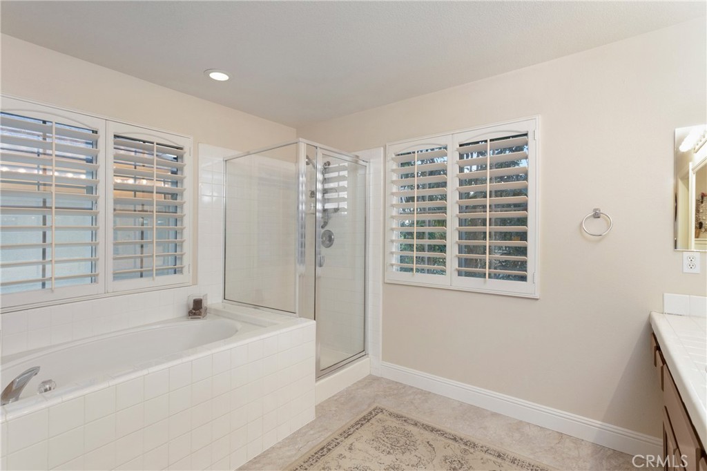 28 Rosenblum Irvine, CA 92602 - Photo 24 of 25 a bathroom with sink and a bathtub