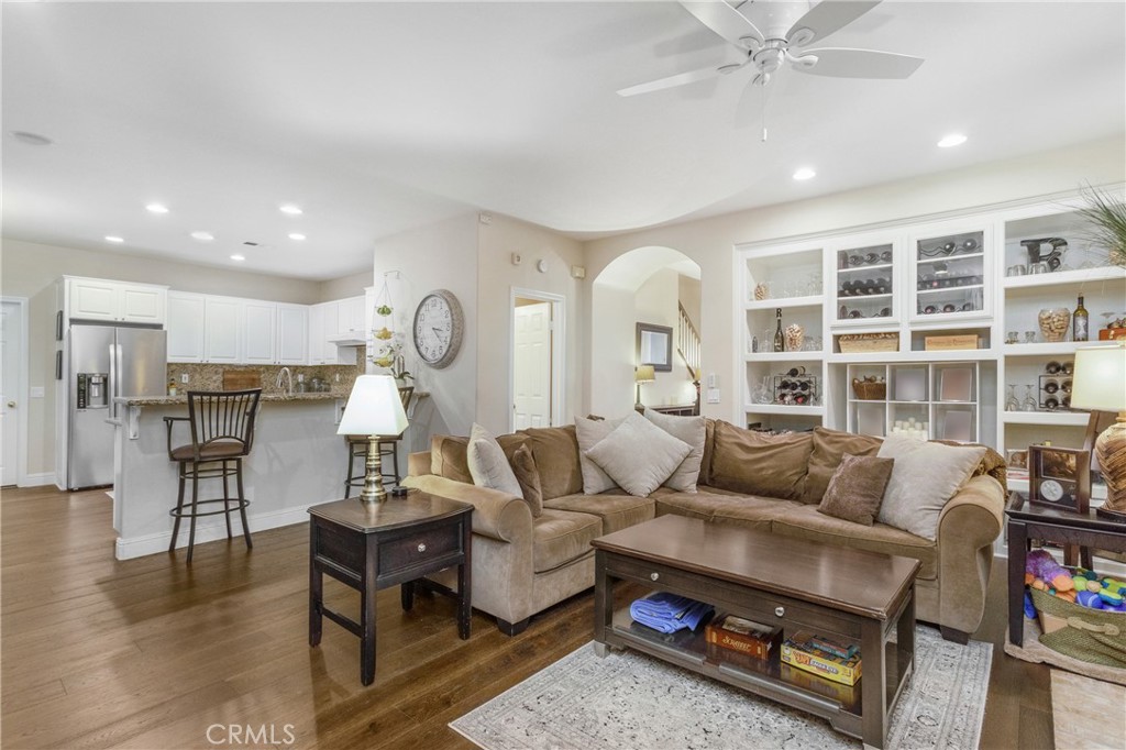 28 Rosenblum Irvine, CA 92602 - Photo 7 of 25 a living room with furniture