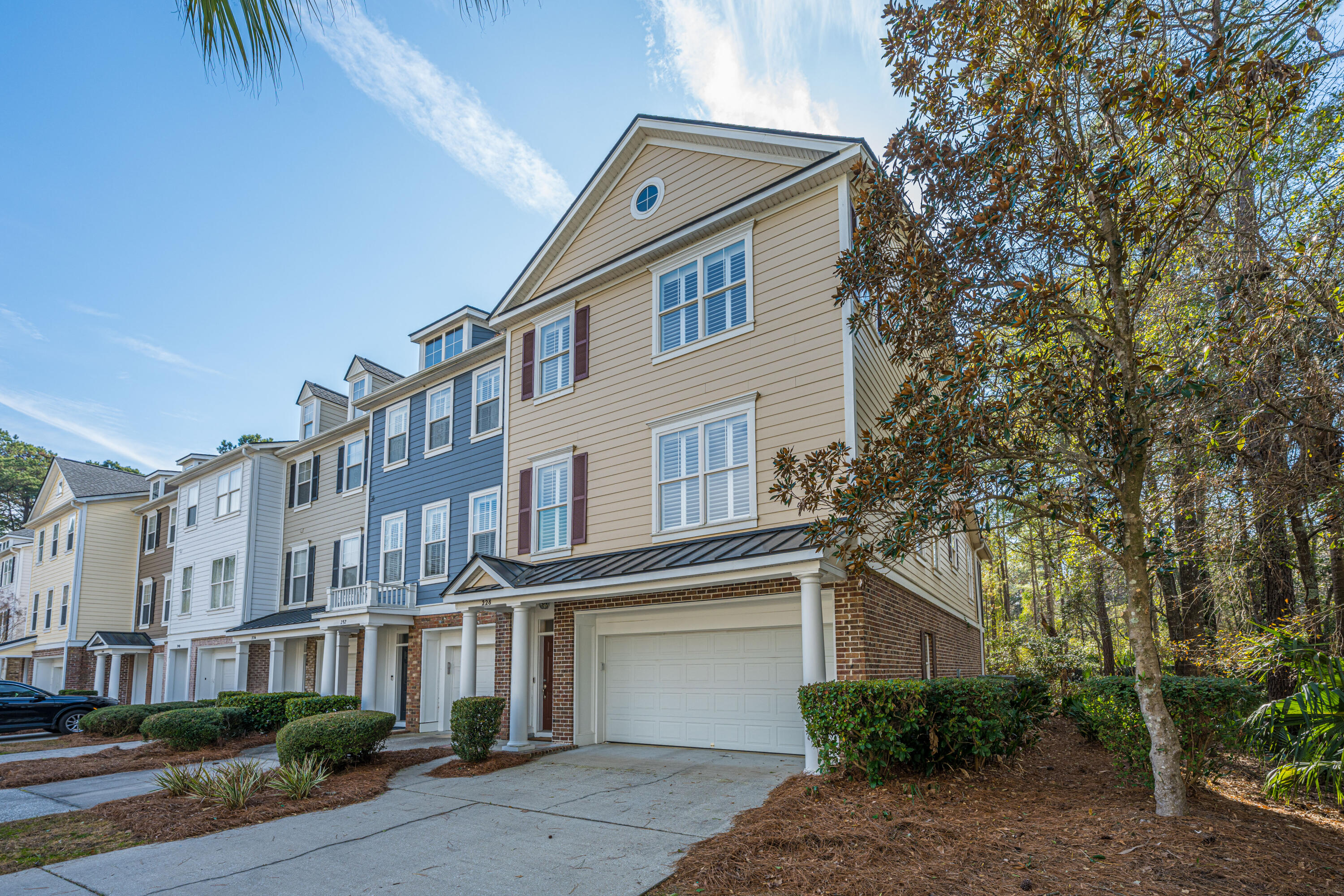 228 Fair Sailing Road Mount Pleasant, SC 29466 - Photo 2 of 85 228FairSailingRd002