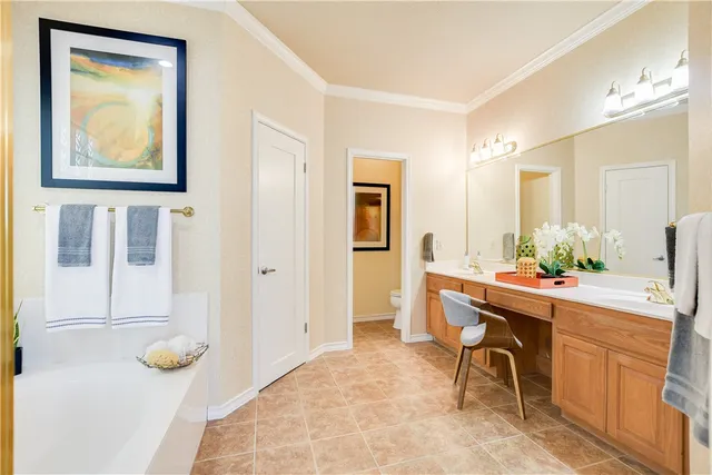 $670,000 | 7 Tourney Lane, The Hills, TX 78738