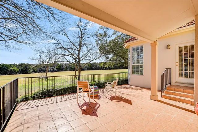$670,000 | 7 Tourney Lane, The Hills, TX 78738