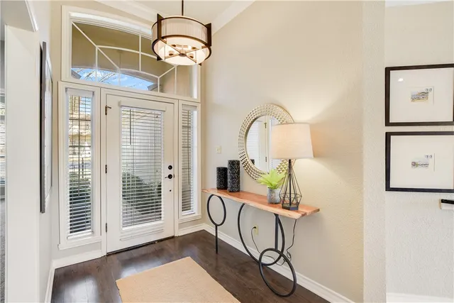 $670,000 | 7 Tourney Lane, The Hills, TX 78738