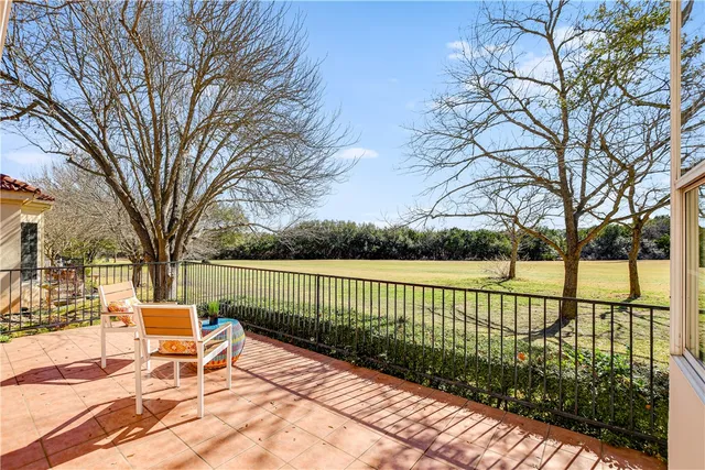 $670,000 | 7 Tourney Lane, The Hills, TX 78738