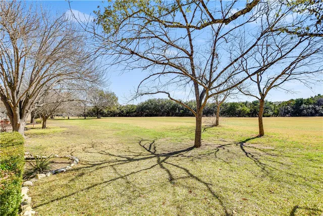 $670,000 | 7 Tourney Lane, The Hills, TX 78738