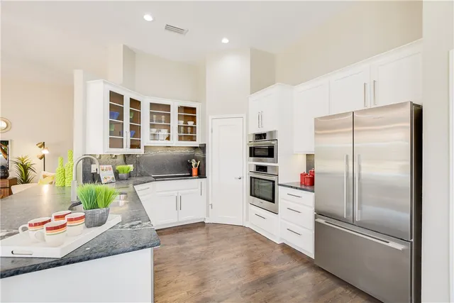 $670,000 | 7 Tourney Lane, The Hills, TX 78738