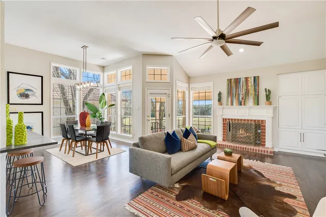 $670,000 | 7 Tourney Lane, The Hills, TX 78738