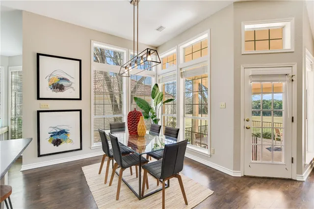 $670,000 | 7 Tourney Lane, The Hills, TX 78738