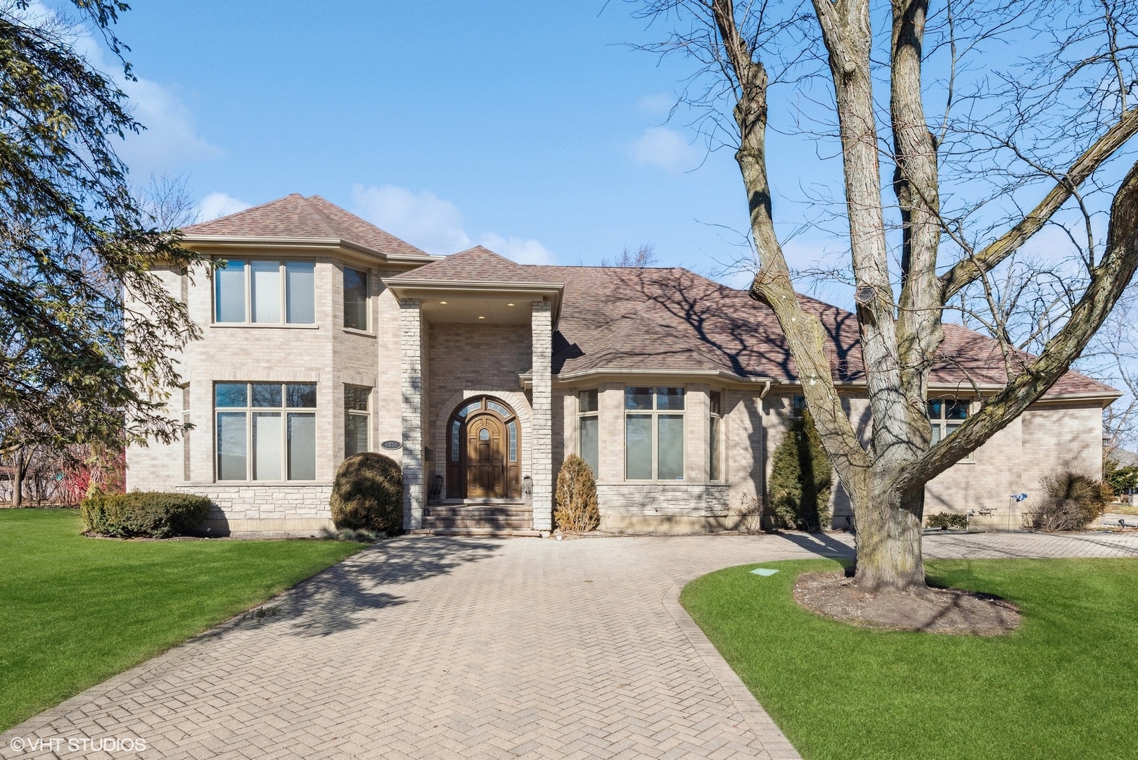 1930 Oakwood Road Northbrook, IL 60062 - Photo 1 of 34 Gallery Image 1