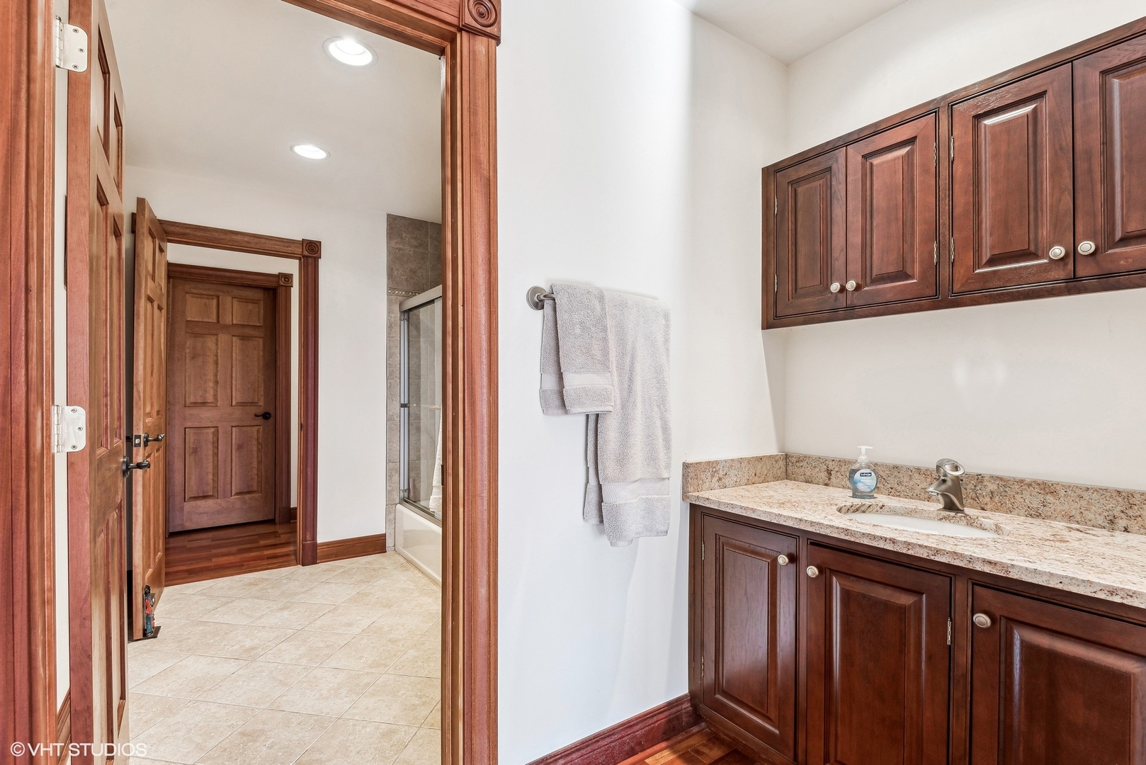 1930 Oakwood Road Northbrook, IL 60062 - Photo 22 of 34 Gallery Image 22