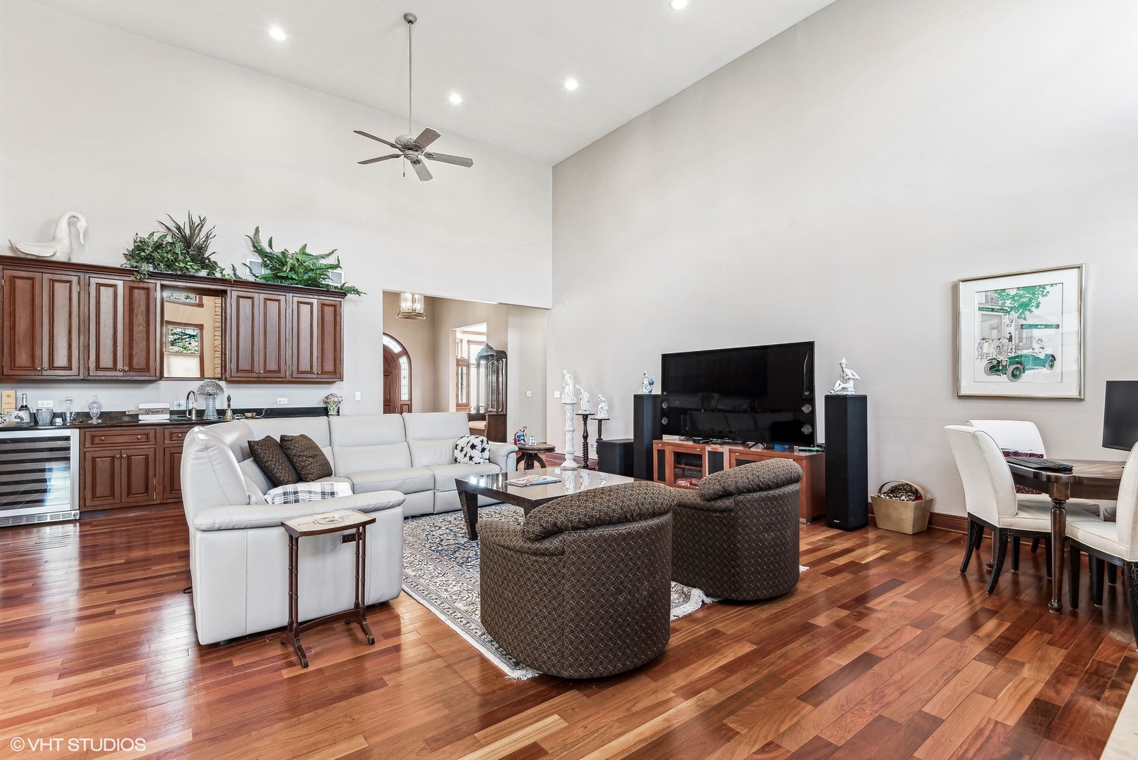 1930 Oakwood Road Northbrook, IL 60062 - Photo 8 of 34 Gallery Image 8