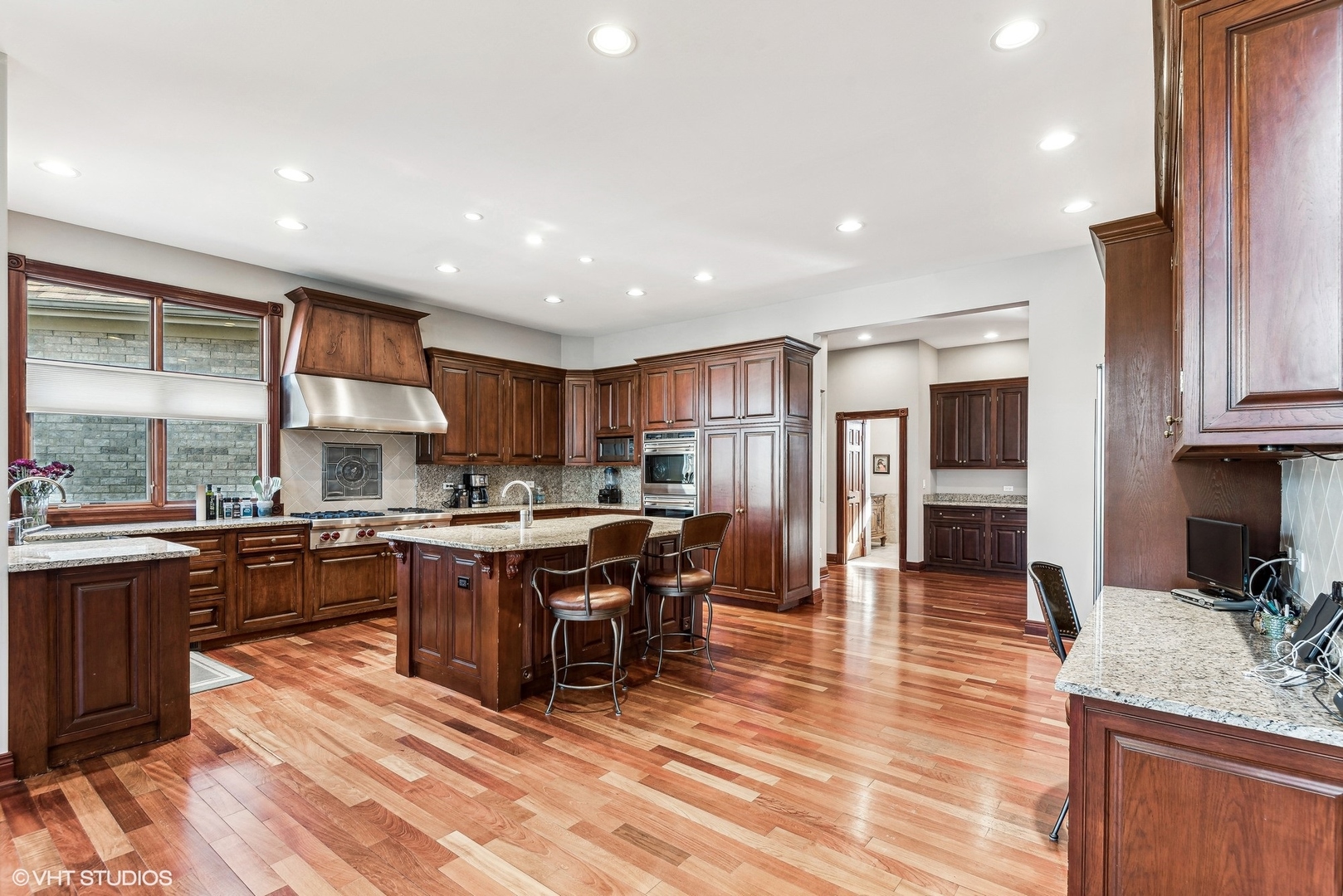 1930 Oakwood Road Northbrook, IL 60062 - Photo 10 of 34 Gallery Image 10