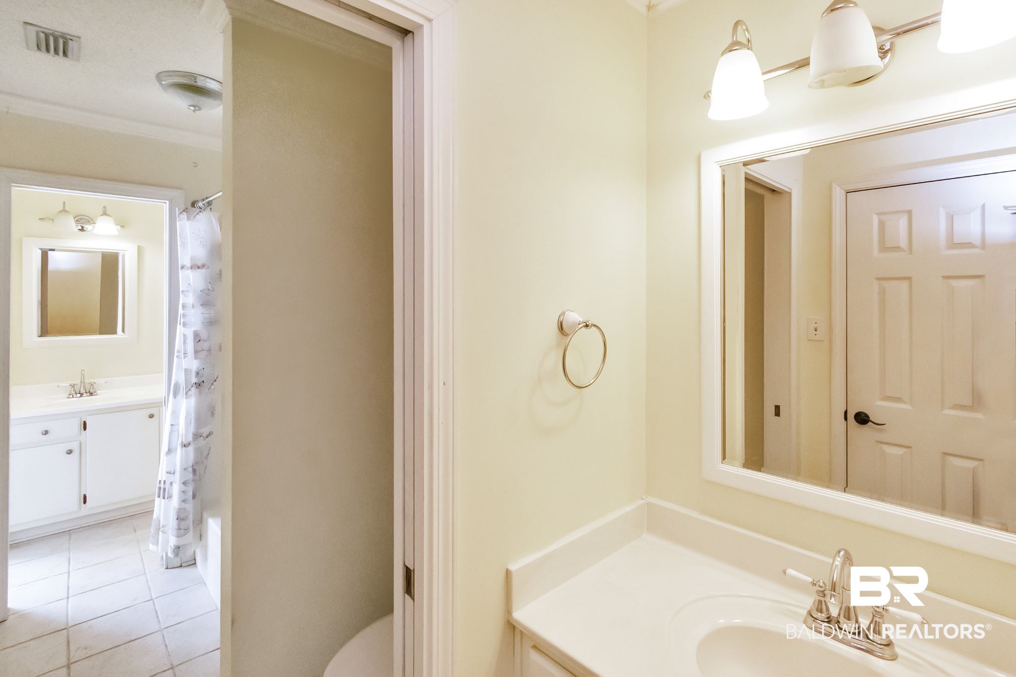 718 Keystone Place Mobile, AL 36609 - Photo 23 of 34 Jack and Jill bathroom -