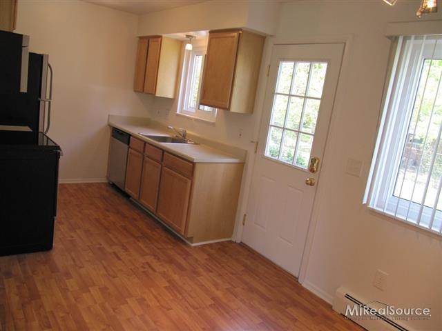 1141 Tienken Court Rochester, MI 48306 - Photo 11 of 18 31147010-10.JPG