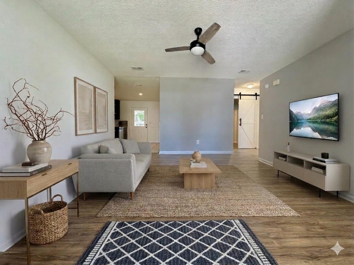 556 Lee Avenue Crestview, FL 32539 - Photo 2 of 13 Virtually Staged Living Room
