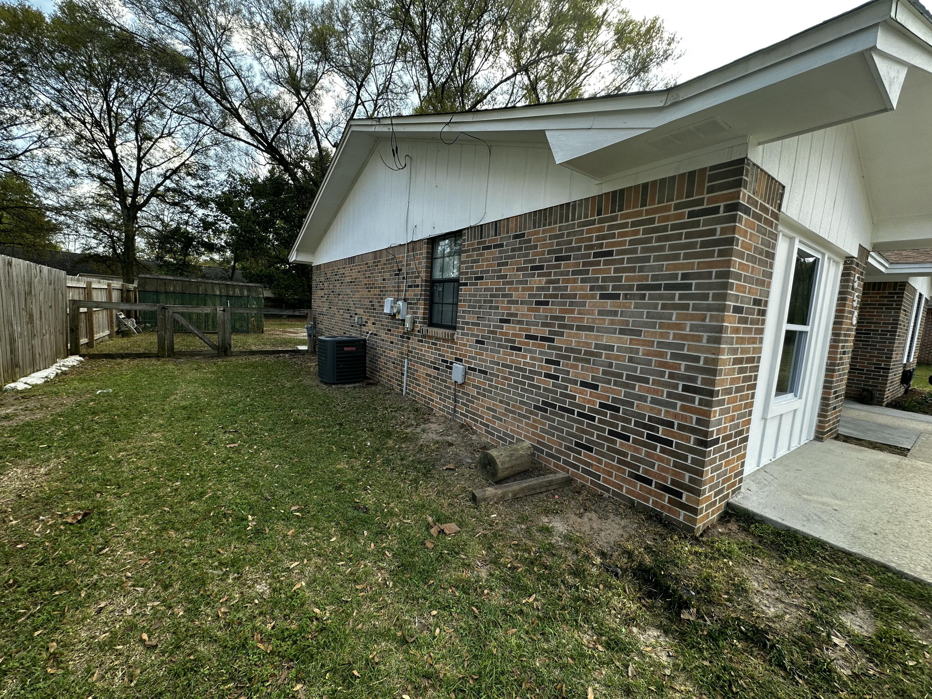 556 Lee Avenue Crestview, FL 32539 - Photo 2 of 5 4
