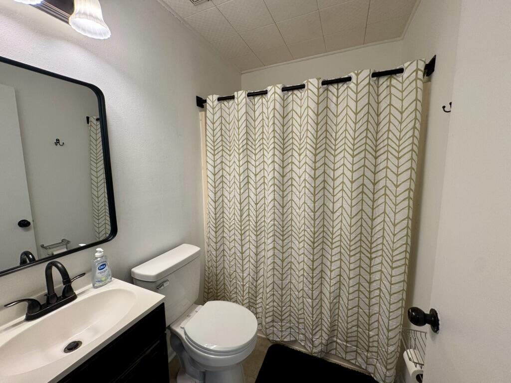 556 Lee Avenue Crestview, FL 32539 - Photo 6 of 13 Bathroom