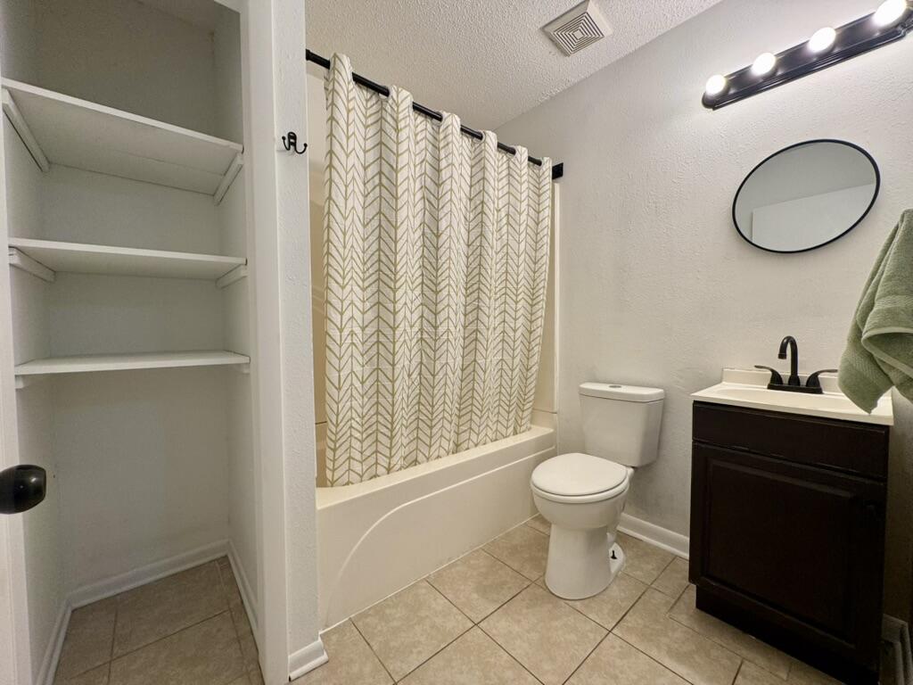 556 Lee Avenue Crestview, FL 32539 - Photo 9 of 13 Primary Bathroom