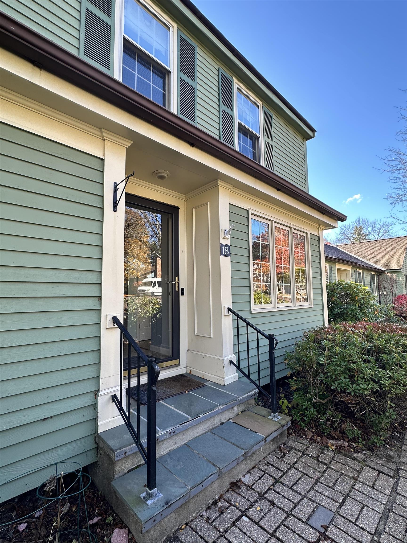 18 Colonial Square, Unit 18 Peterborough, NH 03458 - Photo 3 of 42