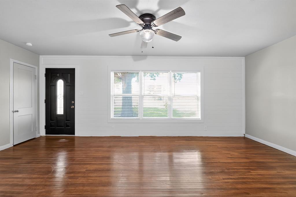 5485 Highway 7 Marlin, TX 76661 - Photo 4 of 36 Foyer featuring dark wood-style flooring and a ceiling fan