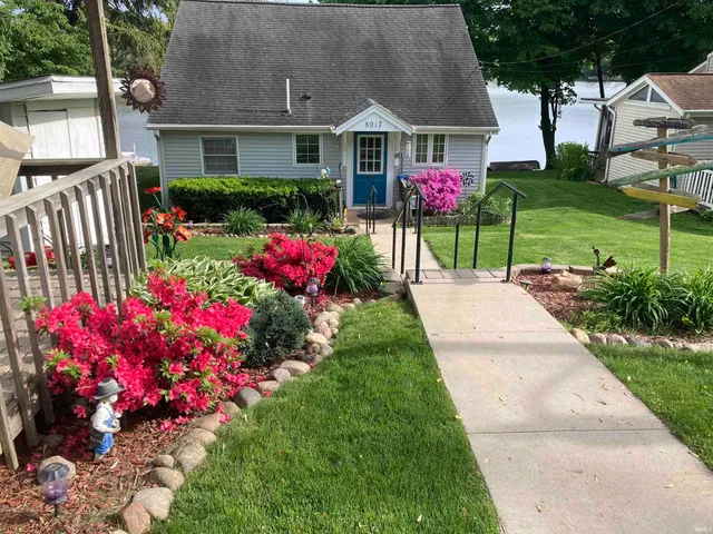 $325,000 | 8917 East Circle Drive North, Syracuse, IN 46567
