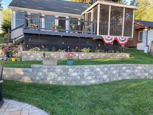 $325,000 | 8917 East Circle Drive North, Syracuse, IN 46567