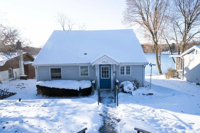 $325,000 | 8917 East Circle Drive North, Syracuse, IN 46567