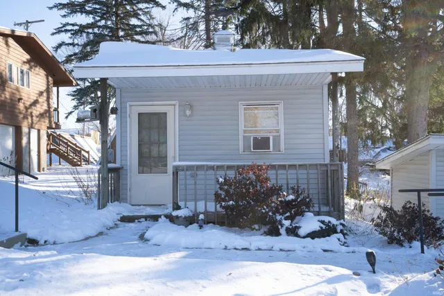 $325,000 | 8917 East Circle Drive North, Syracuse, IN 46567