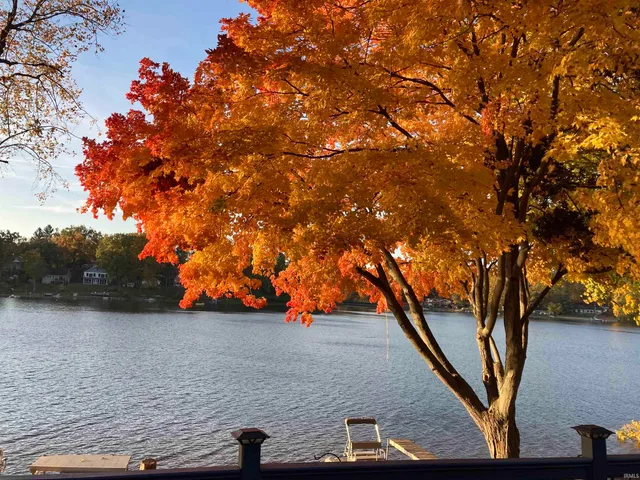 $325,000 | 8917 East Circle Drive North, Syracuse, IN 46567