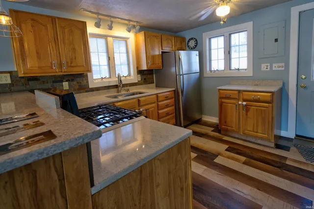 $325,000 | 8917 East Circle Drive North, Syracuse, IN 46567