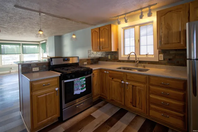 $325,000 | 8917 East Circle Drive North, Syracuse, IN 46567