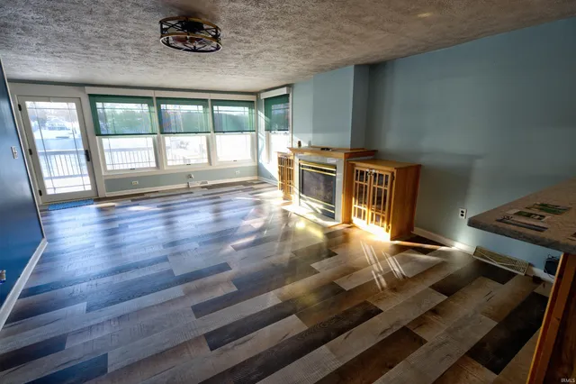 $325,000 | 8917 East Circle Drive North, Syracuse, IN 46567