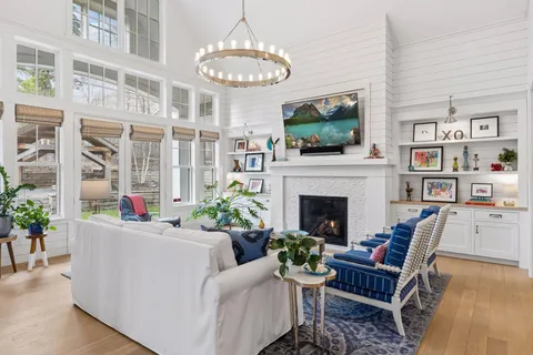 $3,250,000 | 215 Ferndale Road South, Wayzata, MN 55391