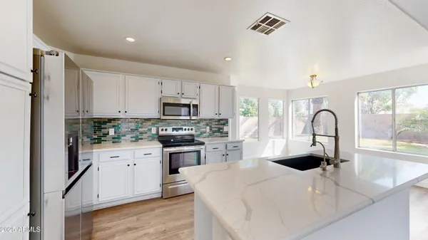 $2,800 | 21927 North 74th Lane, Glendale, AZ 85310