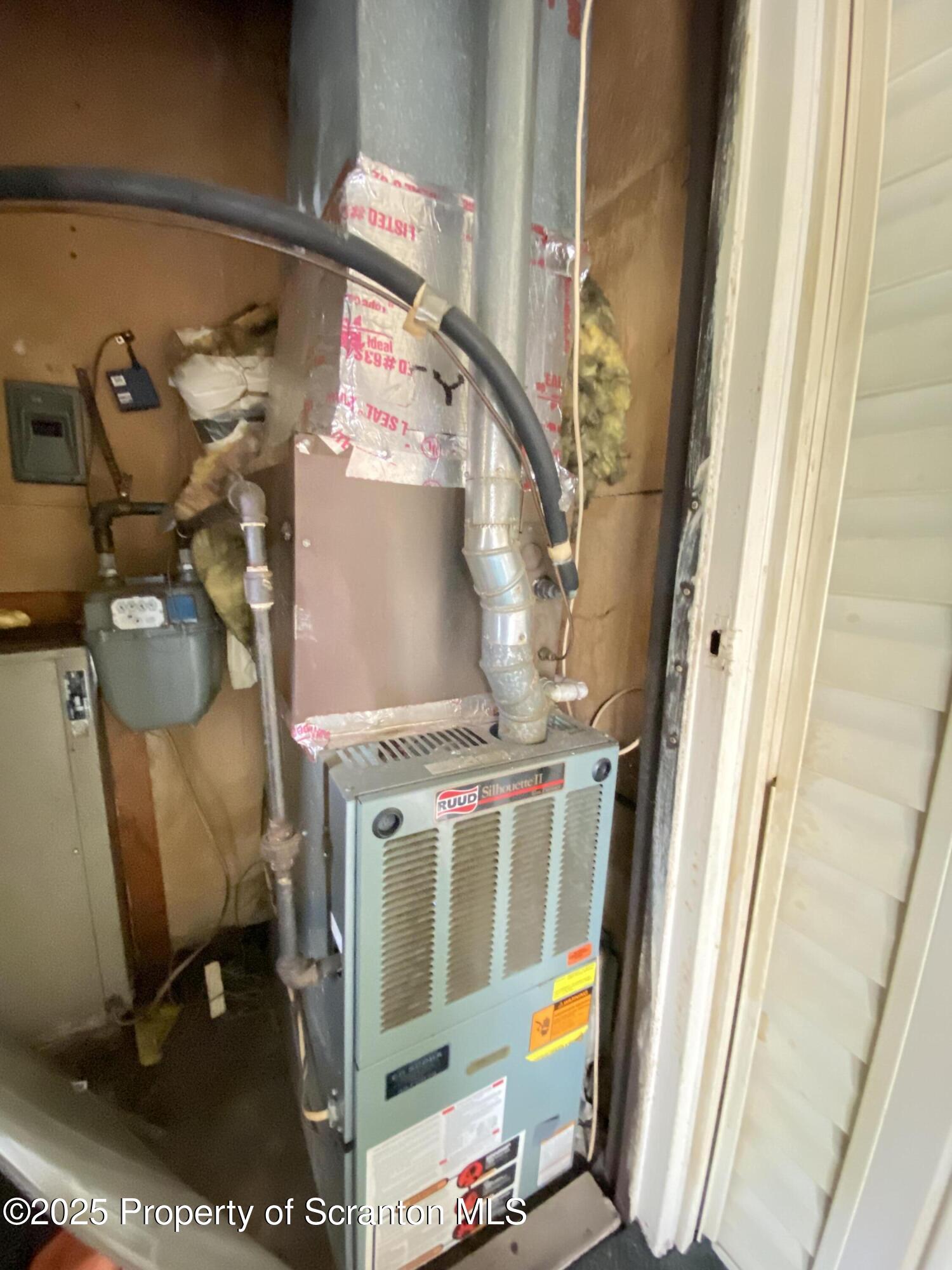 1309 Summit Pointe Scranton, PA 18508 - Photo 13 of 33 a view of living room