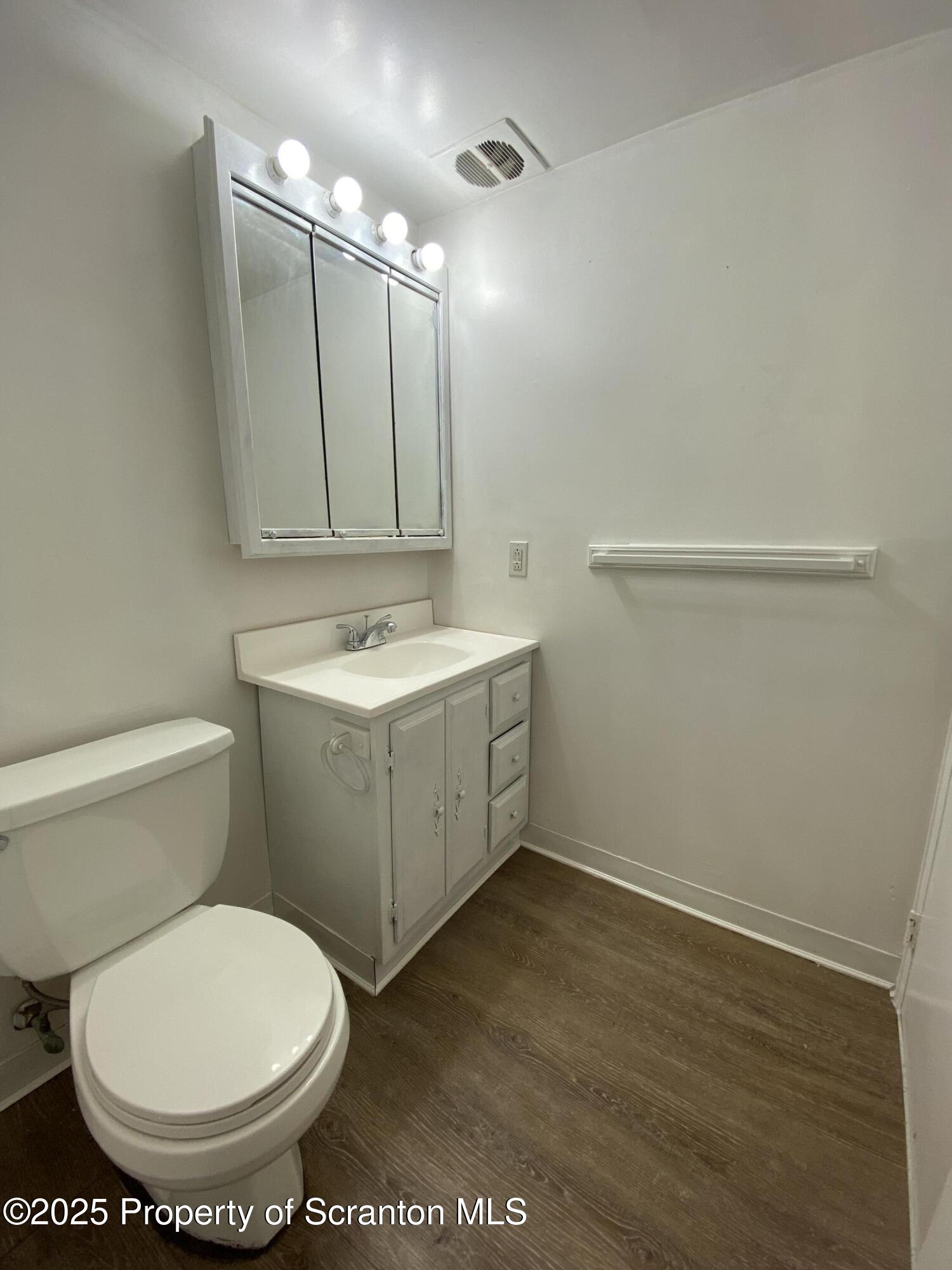 1309 Summit Pointe Scranton, PA 18508 - Photo 15 of 33 a bathroom with a toilet sink and mirror