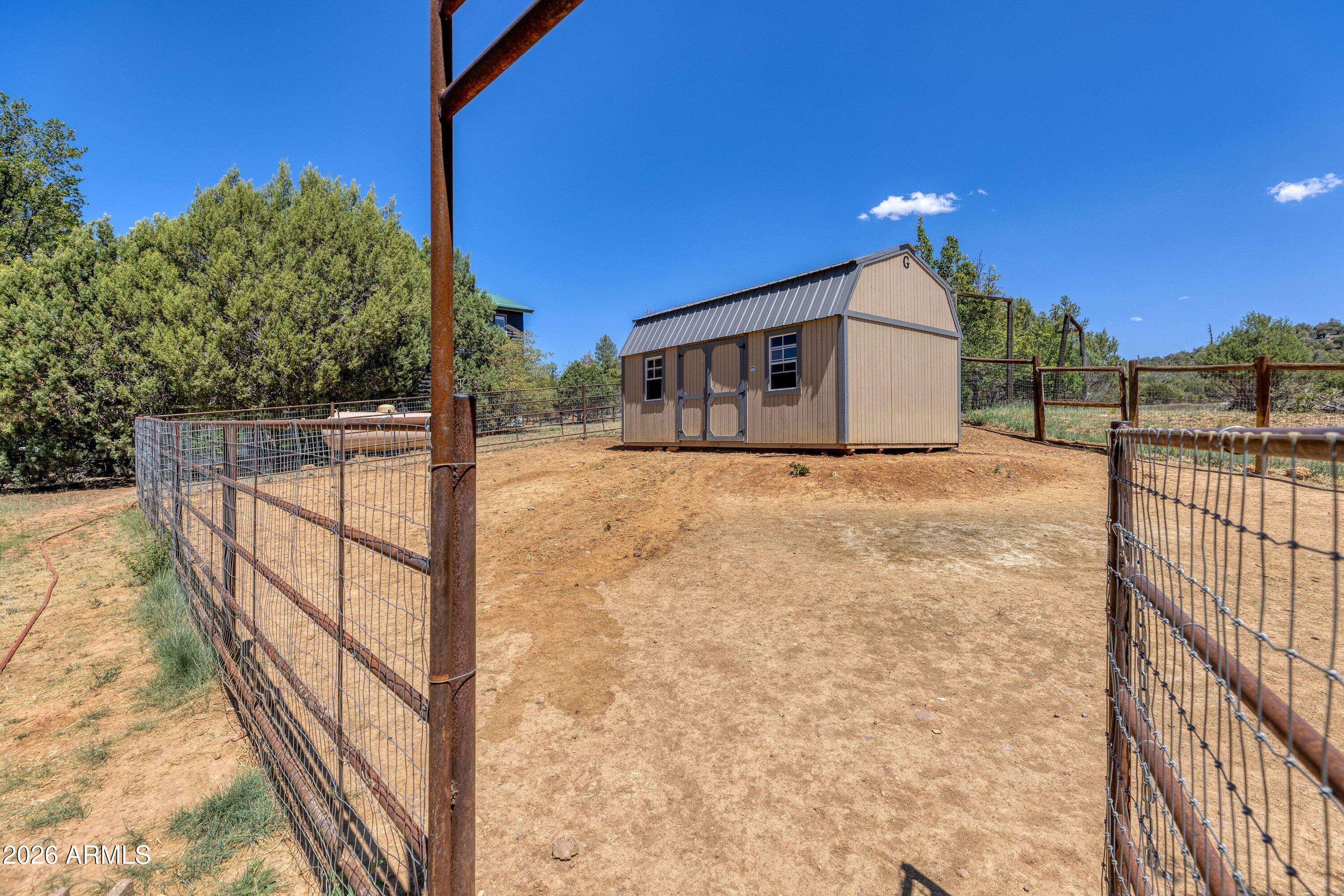 5182 Pinedale Wash Road Pinedale, AZ 85934 - Photo 43 of 54 a view of a house with wooden fence