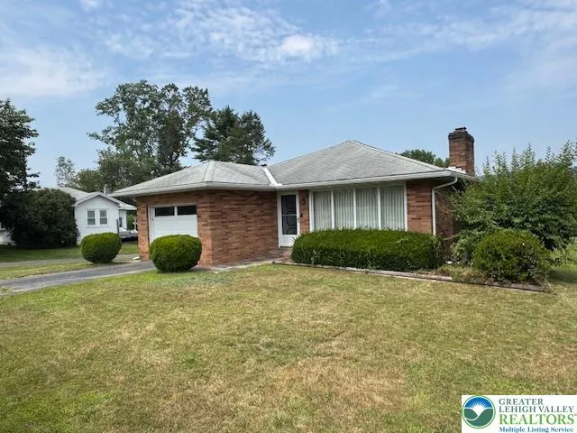 $224,900 | 26 Lincoln Drive, Tamaqua, PA 18252