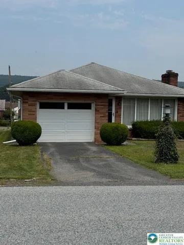 $224,900 | 26 Lincoln Drive, Tamaqua, PA 18252