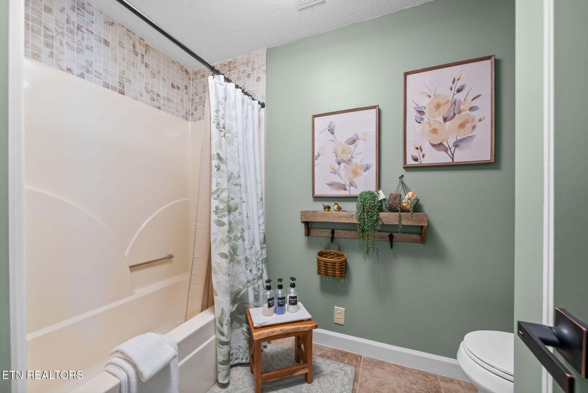 566 Pond Apple Road Clarksville, TN 37043 - Photo 46 of 60 46-web-or-mls-566-pond-apple-rd