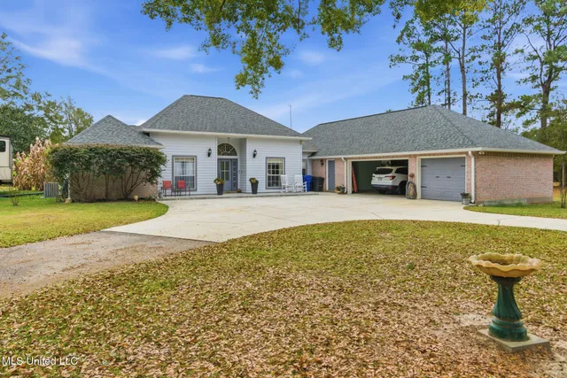 $615,000 | 115 Oak Allee Drive, Picayune, MS 39466
