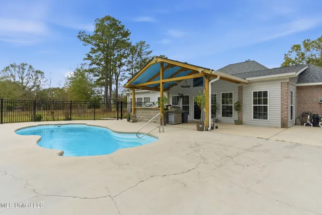 $615,000 | 115 Oak Allee Drive, Picayune, MS 39466