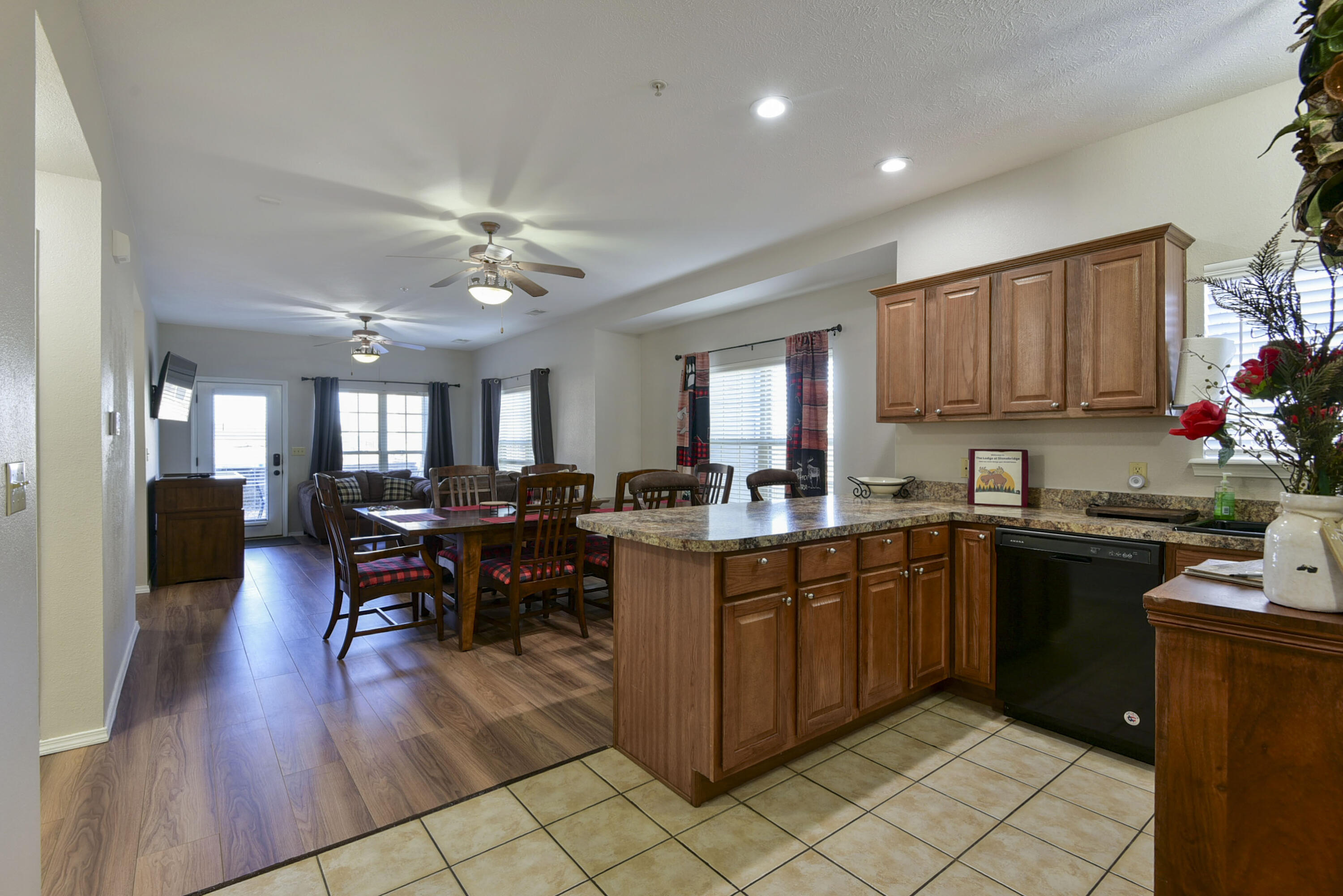 9 Bermuda Drive, Unit 2 Reeds Spring, MO 65737 - Photo 4 of 24 DSC_5862