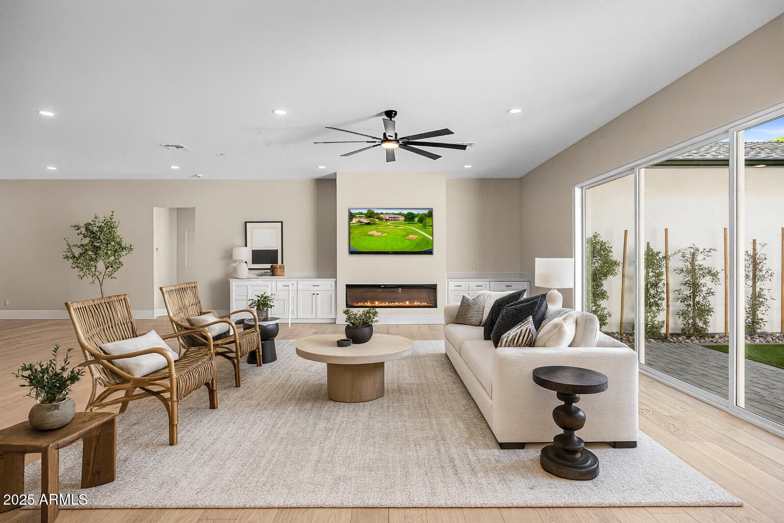 3808 East Piccadilly Road Phoenix, AZ 85018 - Photo 4 of 19 (Virtually Staged) Great Room