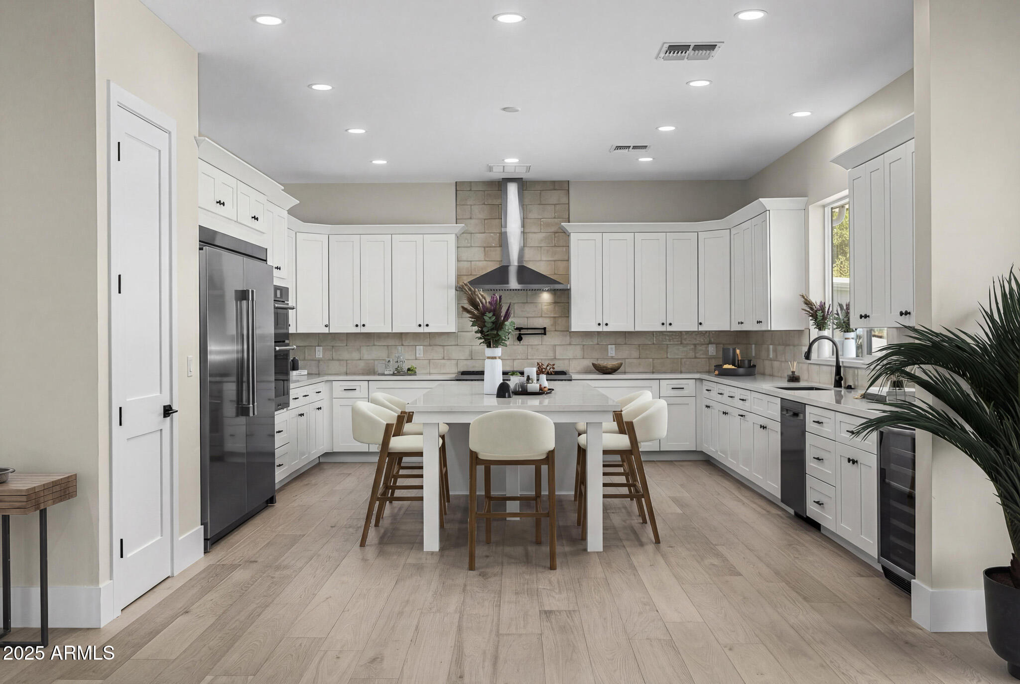 3808 East Piccadilly Road Phoenix, AZ 85018 - Photo 5 of 19 (Virtually Staged) Kitchen